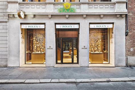 via montenapoleone nehozio rolex milano|Milano: riapre la boutique Rolex in via Montenapoleone.